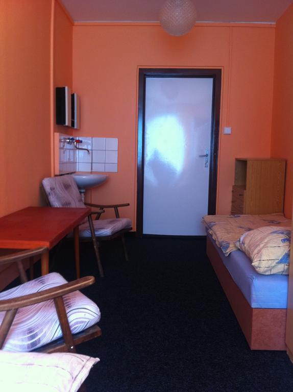 Hostel Libeň Praag Kamer foto