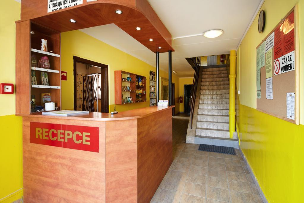 Hostel Libeň Praag Buitenkant foto