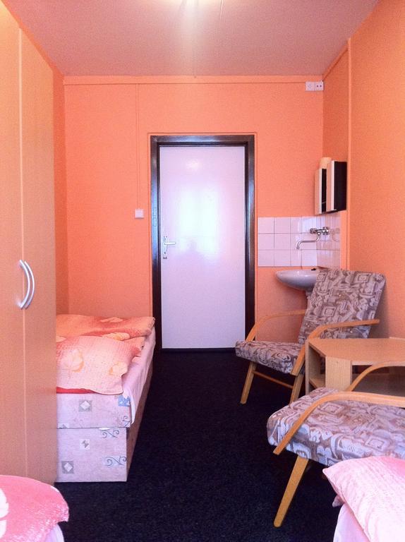 Hostel Libeň Praag Kamer foto