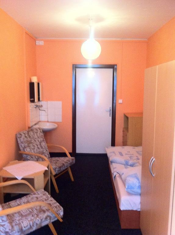 Hostel Libeň Praag Kamer foto